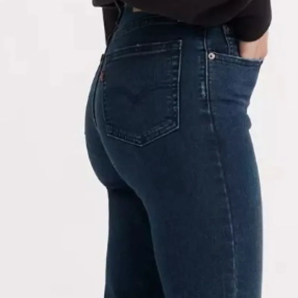 Levi's - Picture 3 of 12